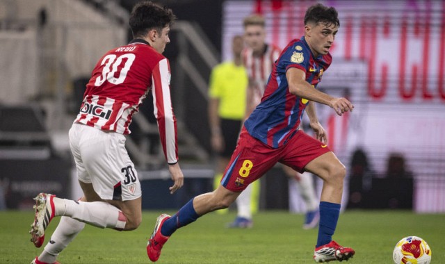 巴萨遭重创！费兰托雷斯伤停缺战欧冠，弗里克紧急调整攻击线