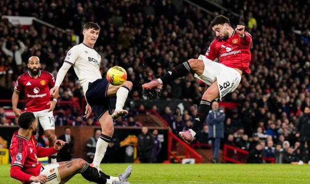 曼联中场大换血：四大中场球员面临离队，六人候选名单曝光