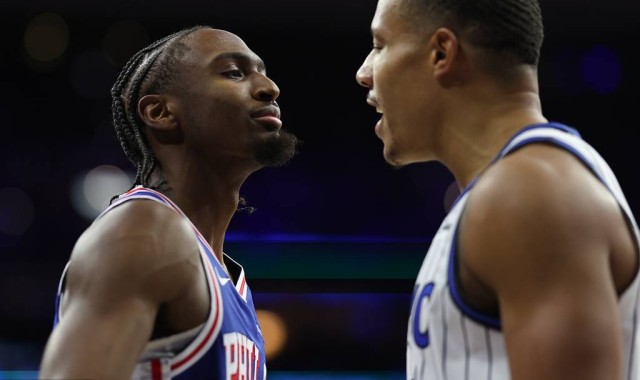 马克西43分埃奇库姆26+7 76人击败魔术三连胜