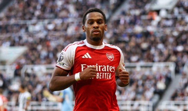 24岁荷兰边卫撑起一片天！攻防两端表现俱佳，阿森纳争冠新拼图