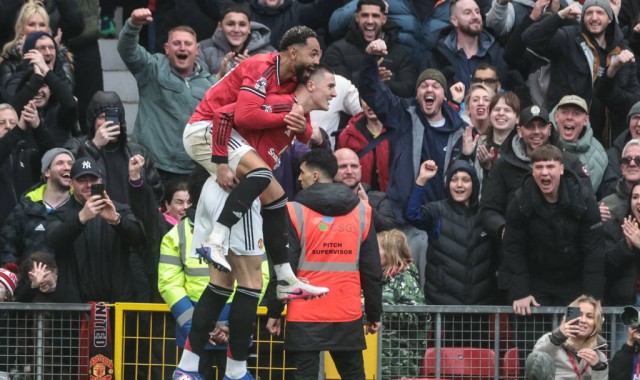 曼联防线“及时雨”！马丁内斯、多古火线复出，阿莫林冲刺欧冠添底气