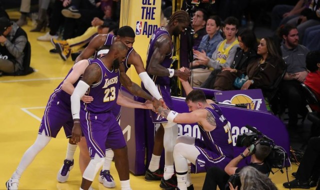 大范：里夫斯无球跑动不错 东契奇詹姆斯完全不动