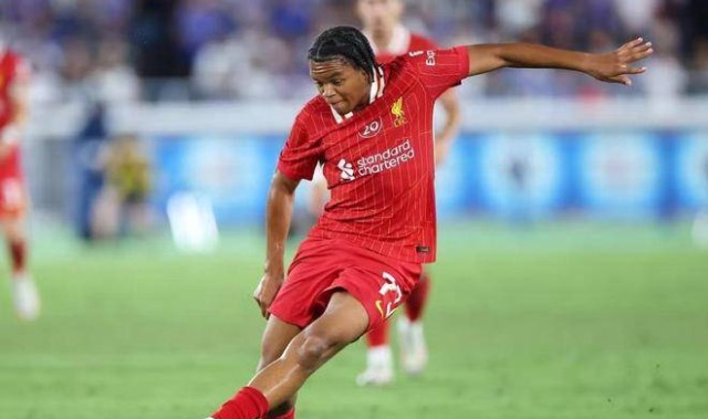 利物浦17岁新星闪耀，与梅西同框刷屏阿迪，绝杀纽卡瞬间燃爆