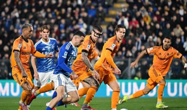 4连胜！科莫2-1逆转罗马杀进前4，意甲欧冠席位争夺战还剩9轮，这匹黑马能撑住吗？