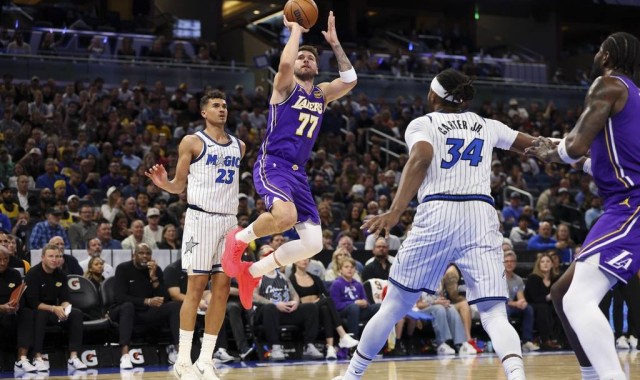 肯纳德三分绝杀 东契奇33+5+8詹姆斯12分湖人险胜魔术