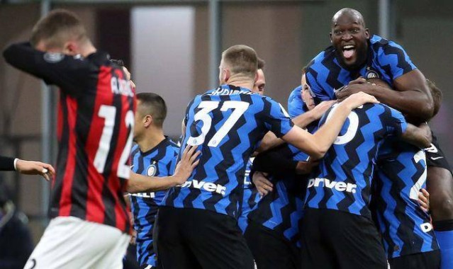 免签卡塞米罗赌一把！国米补腰破局，典礼中场意甲再相逢悬念拉满