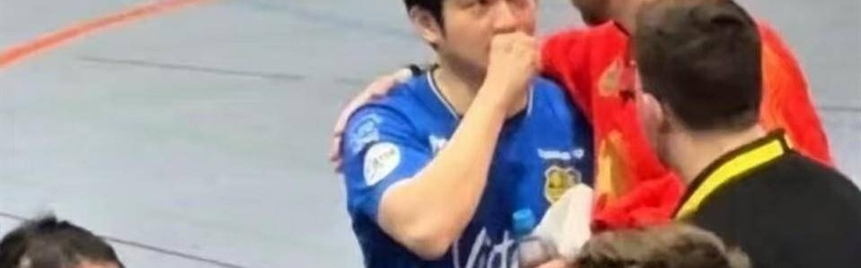 樊振东德甲双打首秀失利背后：疲惫身影牵动人心，球迷盼英雄卸甲归乡